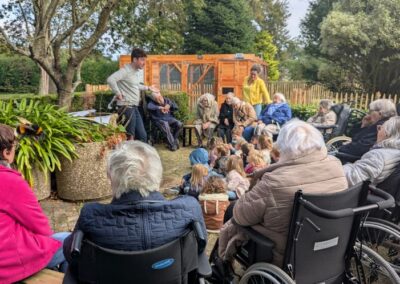 Un poulailler intergénérationnel pour l’EHPAD Kerampir : un premier pas vers un véritable “cœur de village”